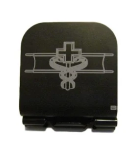 Insignia Expert Medic Grabada con Láser Aluminio Sombrero Clip Brim-it - Imagen 1 de 9
