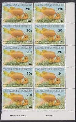 PNG 1989 FISH OVERPRINT 20t ON 17t block 10 MISSING PART OVERPRINT / OFFSET . - Image 1 of 3