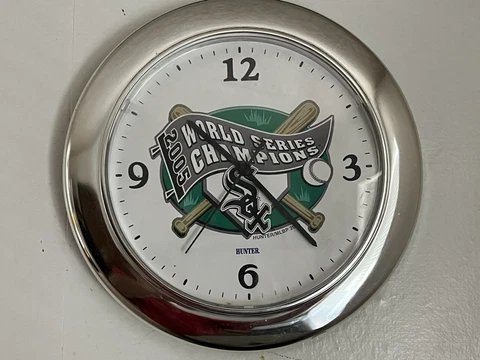 WHITE SOX 2005 WORLD SERIES CHAMPIONS Plastic Clock -Light Scratches Works Great Cover