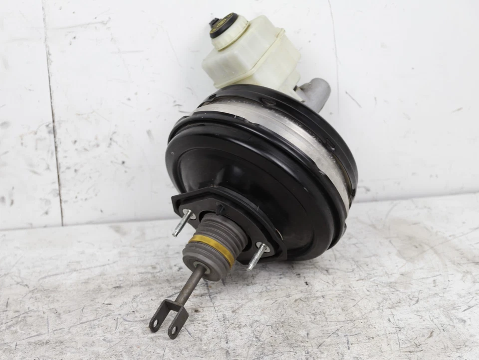 Главный цилиндр резервуар бак тормозной системы BMW F10 535 в сборе от оригинального производителя 6873620 - Изображение 1 из 4