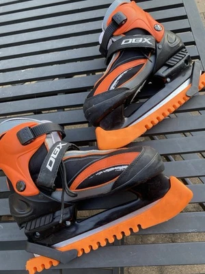 Patins de gelo ajustáveis para jovens DBX – Tamanho 3–6 – Laranja/preto – Bom estado usado - Imagem 1 de 4