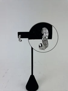 Pendientes de poste de aro de plata esterlina con aspecto de remolino de 1/2 diamante con chip estampado 925 - Imagen 1 de 3