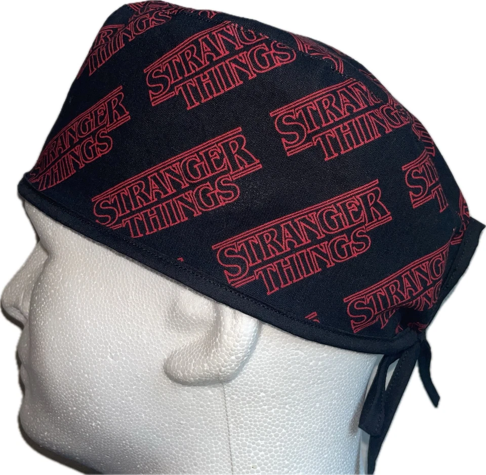 Gorra de quimioterapia con logotipo de Stranger Things Foto 1 de 1