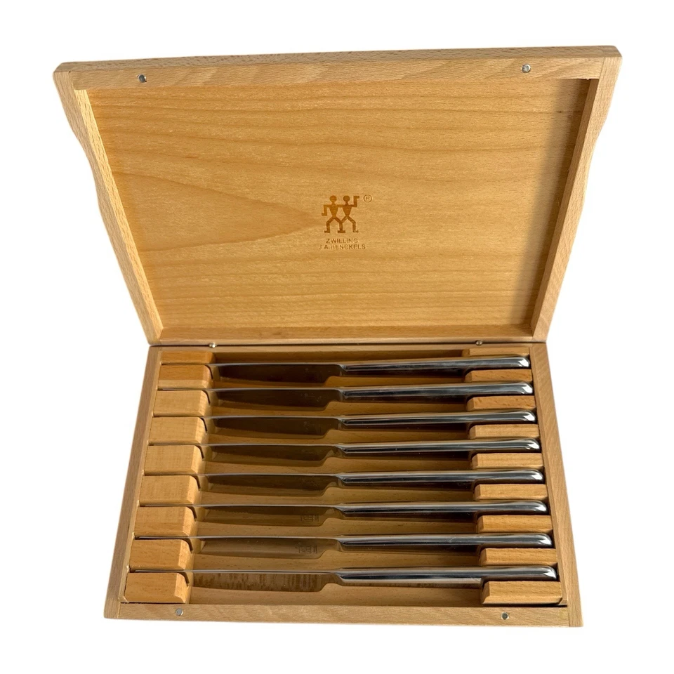 Juego de cuchillos para carne Zwilling contemporáneos de acero inoxidable de 8 piezas en caja de regalo de madera Foto 1 de 4