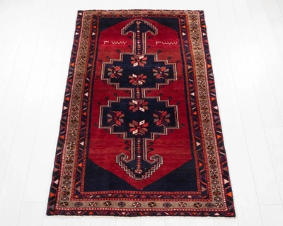 Excelente alfombra tribal vintage anudada a mano de 6' 7" x 3' 9" Foto 1 de 4