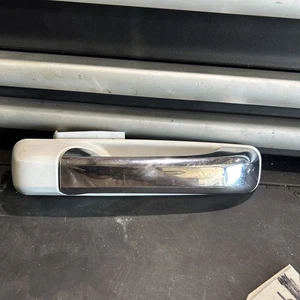 10-18 DODGE RAM 1500 FRONT LEFT DRIVERS SIDE DOOR HANDLE OEM 1GH261W7AE - Picture 1 of 6