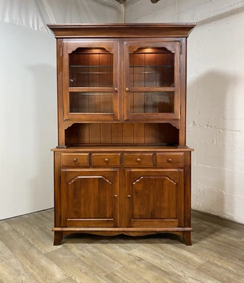 Gabinete de cabaña provincial francés vintage Nichols Stone Foto 1 de 4