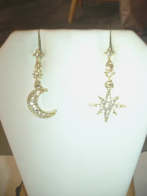 悬垂天体月亮 + 星形铺水晶 Betsey Johnson 穿孔耳环 — 第 1/4 张图片