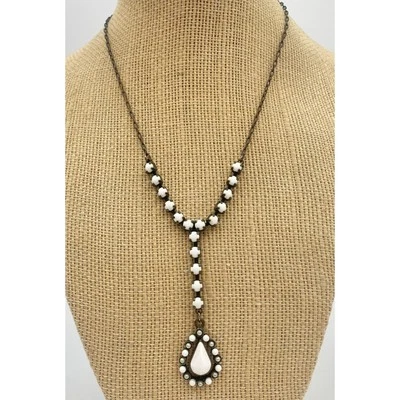 Collar Colgante Gota Robert Rose Vintage Gunmetal y Lágrima Cuentas Blancas Foto 1 de 4