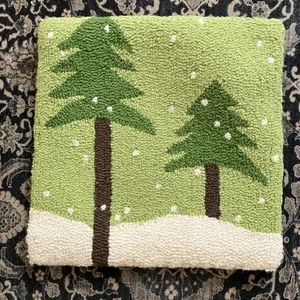 GARNET HILL Wollteppich mit Haken Baum & Schnee 18 Zoll Quadratischer Kissenbezug Samtrücken - Bild 1 von 5