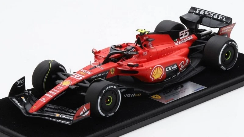 Ferrari SF-23 Winner GP Singapore 2023 Carlos Sainz 1:18 LOOKSMART LS18F1054 - Immagine 1 di 1