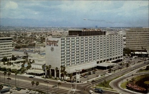 Postal de entrada a la terminal del aeropuerto de Los Ángeles California International Hotel - Imagen 1 de 2