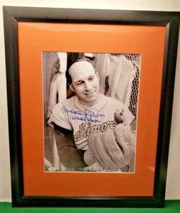 BROOKS ROBINSON Autographed 11x14 Photo Matted/Framed (with 16 GGs)(JSA) - Picture 1 of 3