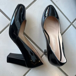 Women's Black Imported Modencoco Leilani Slip on patent round toe pumps Sz 9 - Picture 1 of 6