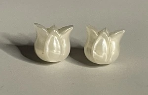 Antique - Vintage Hand Carved Mother of Pearl Flower Stud Earrings Jewelry - Picture 1 of 7