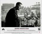 1998 Photo de presse Tom Hanks dans une scène de « Saving Private Ryan ». - srp00679
