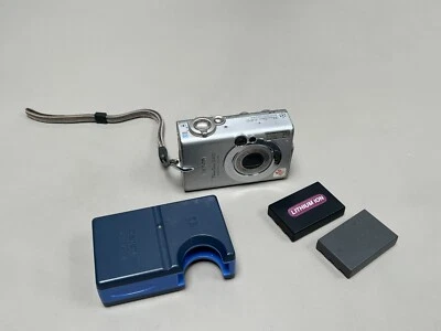 Canon PowerShot S410 Digital ELPH 4.0 MP Digital Camera FOR PARTS - Image 1 of 4