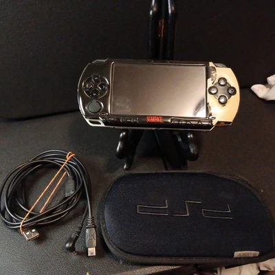 SONY PSP 1001 EDICIÓN SCARFACE - ¡EXTREMADAMENTE RARO! ¡LA PIEL ES SOLO 1 DE SU TIPO! Foto 1 de 4