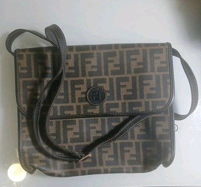 Bandolera/bolso de hombro Fendi vintage en tabaco - ¡Hallazgo raro! Foto 1 de 4