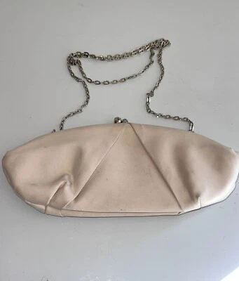 Vintage La Regale Champagne Satin Evening Bag Silver Chain Crossbody Strap Foto 1 de 4