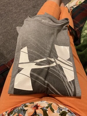Camisa suelta Under Armour para hombre atlética Heat Gear talla L nueva con etiquetas. GRIS/blanco Foto 1 de 4