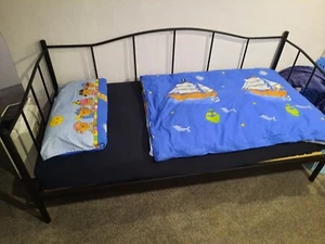 "Kinder-Bett" mit Baldachin, Lattenrost, Matratze und Bettwäsche - Bild 1 von 5