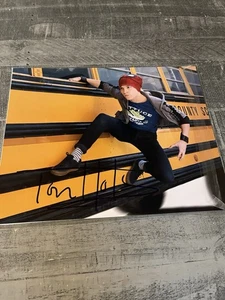 Tom Holland signed 8x10 Foto handsigniertes Bild wirklich schön anzusehen mit COA - Bild 1 von 3