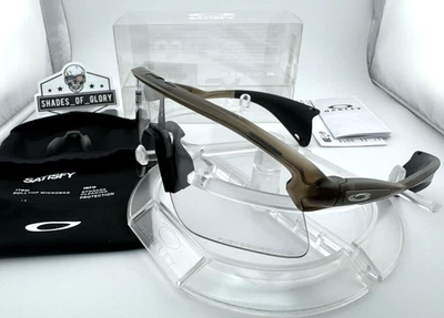 GAFAS DE SOL OAKLEY STUNT DEVIL SATISFACE MARRÓN MATE HUMO FOTOCROMÁTICAS OO9517-13 Foto 1 de 4