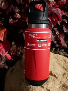 Milwaukee 48-22-8397R PACKOUT 36oz Red Insulated Bottle with Chug Lid  NEW ✅ - Picture 1 of 12