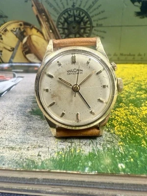 Reloj despertador mecánico vintage Vulcain Sensilarm chapado en oro 34 mm cuerda manual Foto 1 de 4