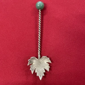 Hoja de arce enchapada en plata vástago retorcido cuentas verdes 3,5” varilla agitadora - cuchara - Imagen 1 de 7