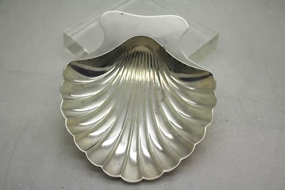 TIFFANY & CO. MAKERS STERLING SILVER LARGER CLAM SHELL FOOTED CANDY DISH - Image 1 of 4