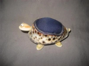 Vtg Folk Art Turtle Sewing Needle Pin Cushion Made of Sea Shells Conch 4" x 2" - Picture 1 of 9