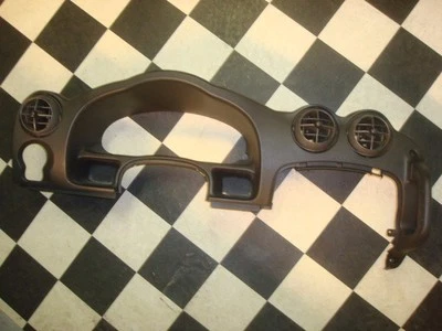 01 02 03 04 05 Pontiac Aztek Cluster Bisel Velocímetro Borde con Ventilaciones de Aire Foto 1 de 4