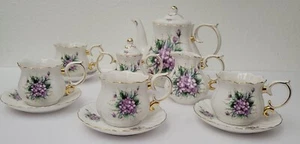 Juego de té floral púrpura para niños usado en excelente estado porcelana detalle dorado - Imagen 1 de 5