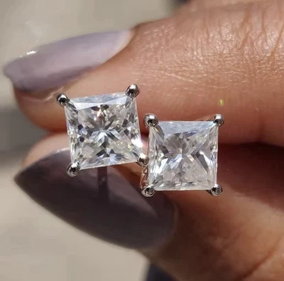 Aretes solitarios corte princesa para hombre de plata esterlina circonita helada con tornillo trasero Foto 1 de 4
