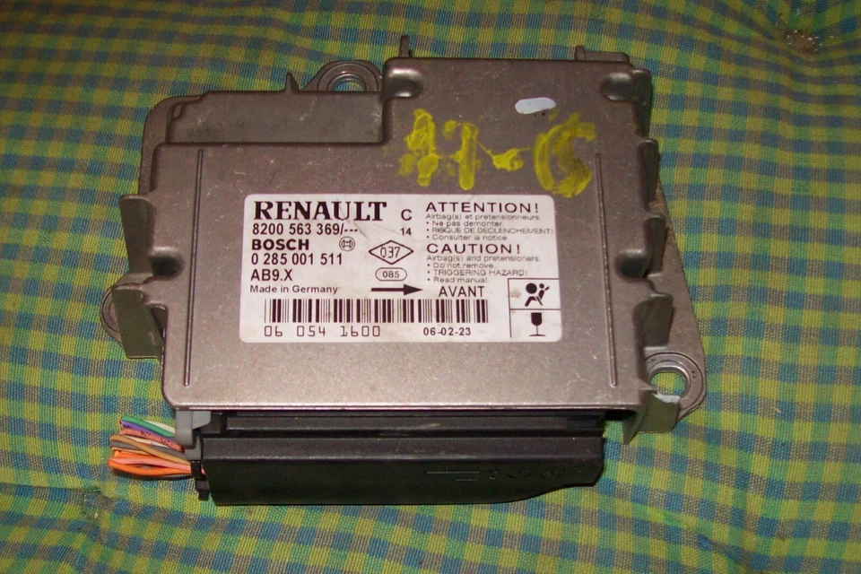 Renault Clio III  Airbagsteuergerät Airbag Steuergerät  0285001511 - Immagine 1 di 1