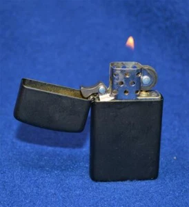Zippo Slim Feuerzeug C 14 von 2014 in schwarz mattes Finish funktioniert - Bild 1 von 2