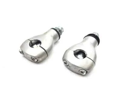 Abrazaderas de montaje de manillar 2008 Suzuki Boulevard C50 2982A Foto 1 de 4