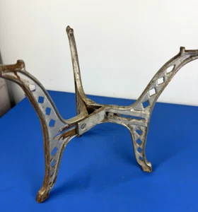 SOPORTE DE TANQUE DE AGUA CALIENTE C.1915 ~ Diámetro ajustable, 11 3/4" H, el diámetro que se muestra es de 12" - Imagen 1 de 13