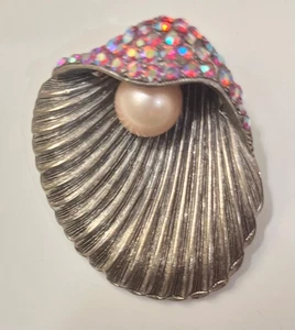 Vintage Signed Weiss Pearl in a Shell with AB Rhinestones Brooch / Pin - Picture 1 of 2