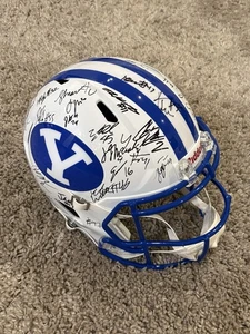 2025-26 BYU COUGARS Football Team signed handsigniert Helm BACHMEIER MARTIN +++ - Bild 1 von 7