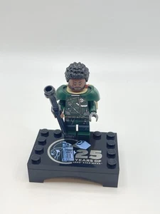 NEW LEGO Star Wars Saw Gerrera Minifigure 75383 25th Anniversary Stand sw1335 - Picture 1 of 4