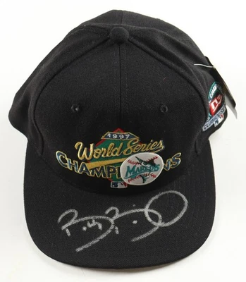 Gorra de béisbol firmada por Bobby Bonilla de los Marlins de Florida 1997 Campeones de la Serie Mundial Foto 1 de 4