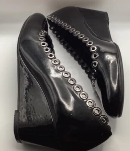 Jildor Deana Black Patent 2in Wedge Scalloped Trim Gold Rivets Pump Women US 5M - Picture 1 of 7