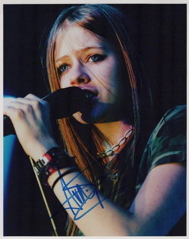 Avril Lavigne signed 8x10 photo in-person Cover