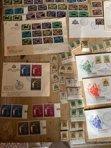 Lotto di buste primo giorno , cartoline ,raccoman+ francobolli - Foto 1 di 11