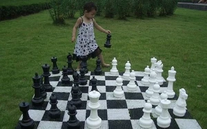 Juego de ajedrez gigante de plástico MegaChess de 12 pulgadas con tablero de plástico - Imagen 1 de 8
