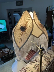 Lampshade, beaded, fringe Victorian, romantic large Dale style - Picture 1 of 5