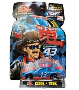 Racing Champions 5 Decades of Petty 50th Anniversary Issue 1992 1/64 Diecast Car - Bild 1 von 2
